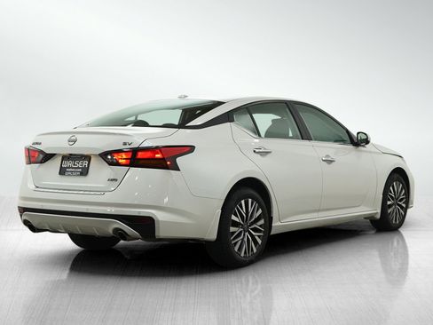 Used 2023 Nissan Altima 2.5 SV w/ SV Premium Package AWD/4WD image 5
