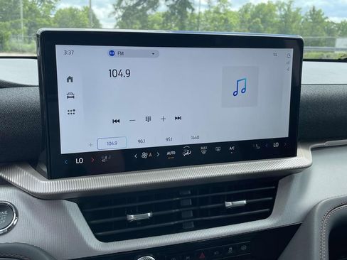 New 2025 Ford Explorer Active w/ Active Comfort Package image 9