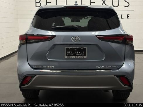 Used 2024 Toyota Highlander Platinum AWD/4WD image 5