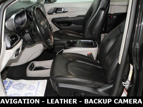 Used 2020 Chrysler Pacifica Touring-L Plus w/ Tire & Wheel Group image 15