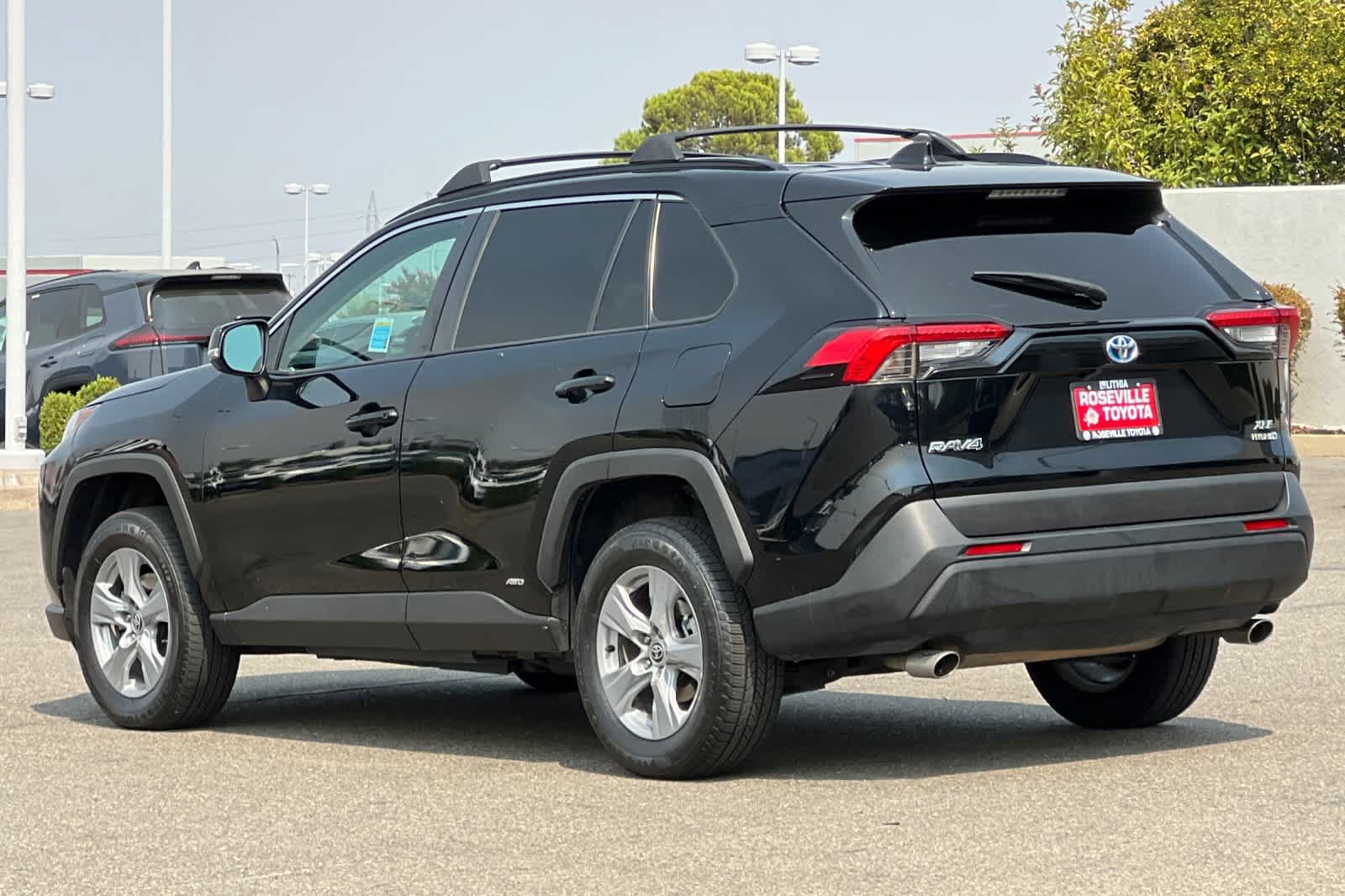Used 2022 Toyota RAV4 XLE w/ XLE Grade Weather Package AWD/4WD image 7