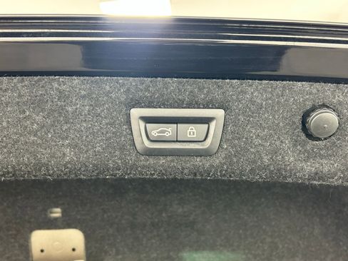 Used 2023 BMW 540i xDrive w/ Premium Package image 38