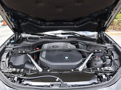 Used 2025 BMW 740i w/ Premium Package RWD image 27