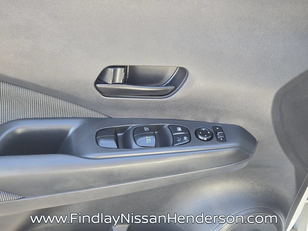 Used 2018 Nissan Kicks S FWD image 17