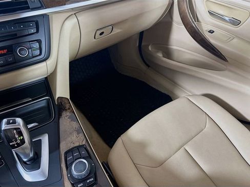 Used 2013 BMW 320i xDrive Sedan image 23