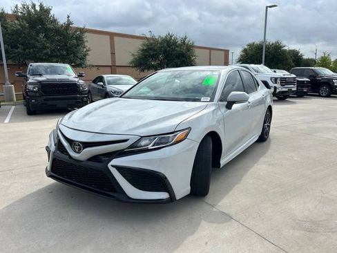 Used 2023 Toyota Camry SE FWD image 7