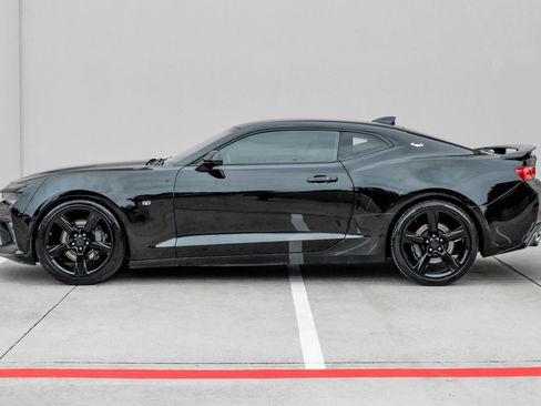 Used 2017 Chevrolet Camaro SS RWD image 9