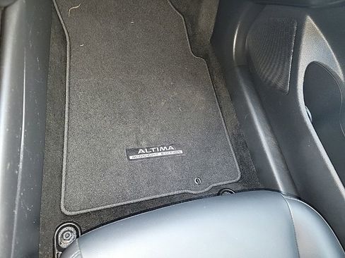 Used 2018 Nissan Altima 2.5 SR w/ SR Midnight Edition image 21