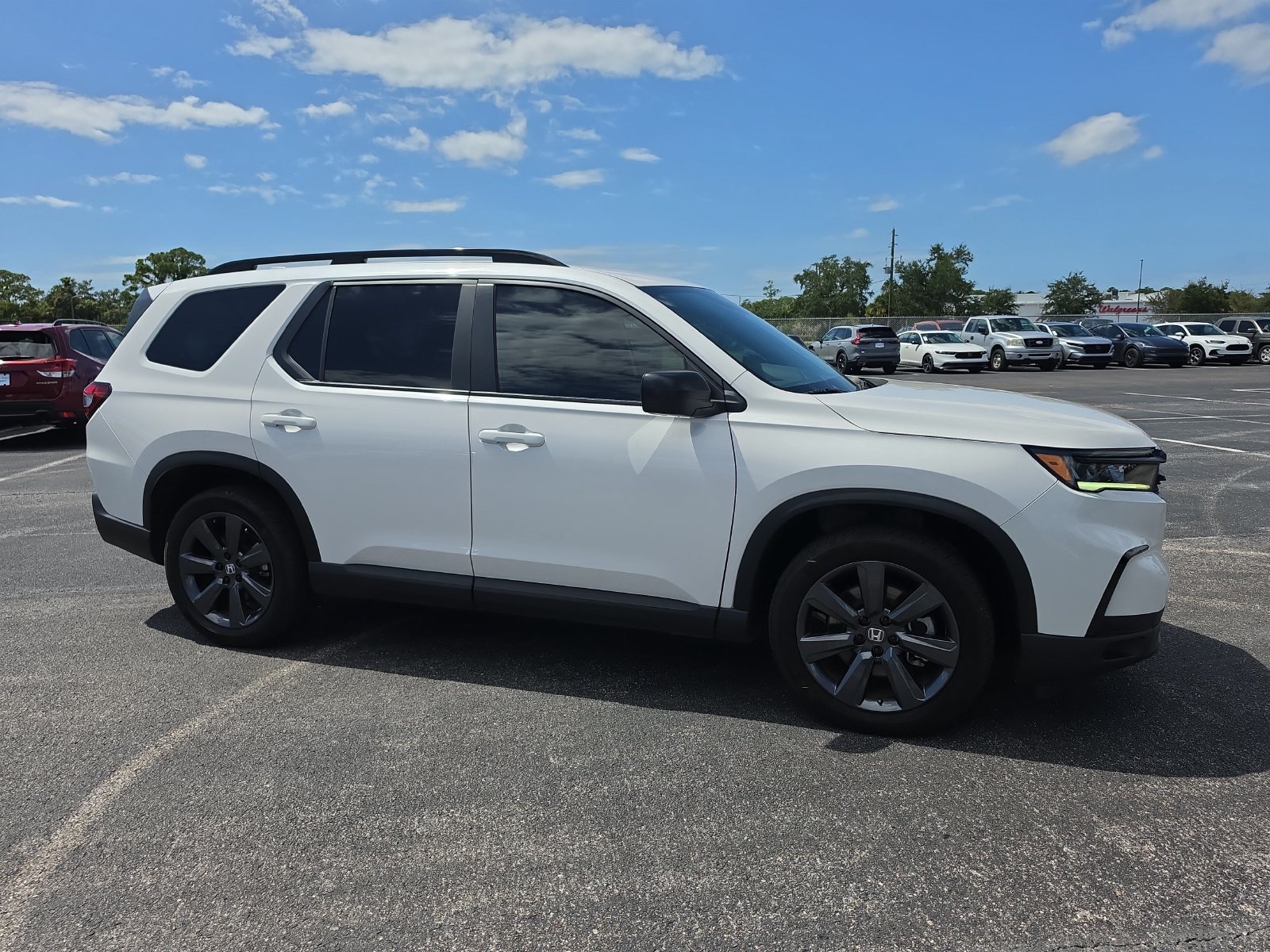 Used 2025 Honda Pilot Sport image 2