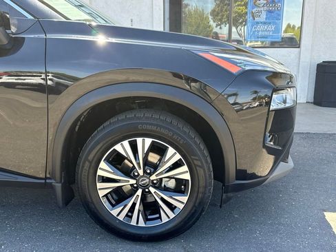 Used 2023 Nissan Rogue SV FWD image 2