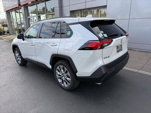 Certified 2022 Toyota RAV4 XLE Premium image 5