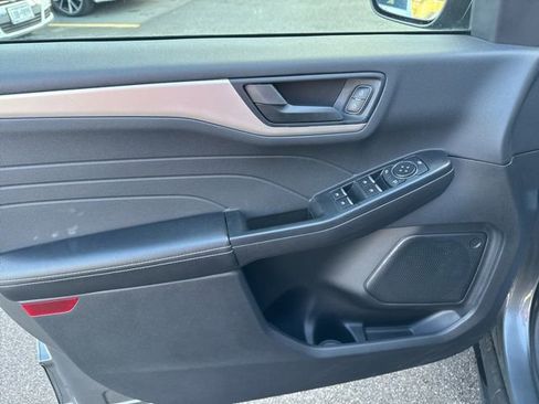 Used 2022 Ford Escape SE w/ Cold Weather Package image 10