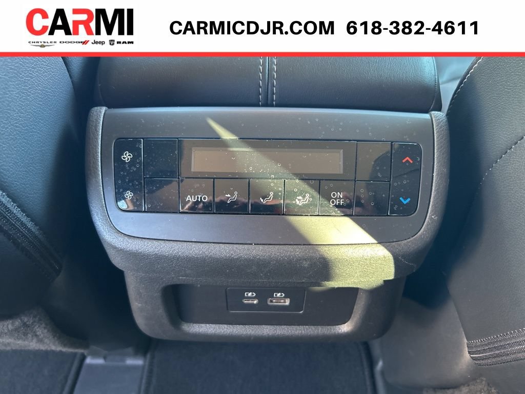 Used 2023 Nissan Pathfinder SL AWD/4WD image 32