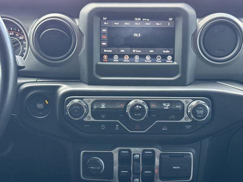 Used 2021 Jeep Gladiator Sport image 28