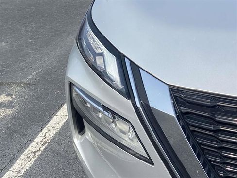 Used 2023 Nissan Rogue SV image 10