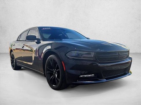 Used 2016 Dodge Charger SXT w/ Blacktop Package RWD image 3