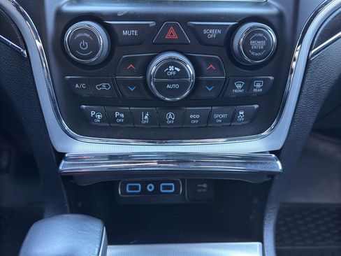 Used 2018 Jeep Grand Cherokee Limited image 55