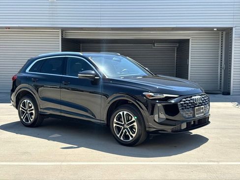 Used 2025 Audi Q5 Premium Plus w/ Premium Plus AWD/4WD image 3
