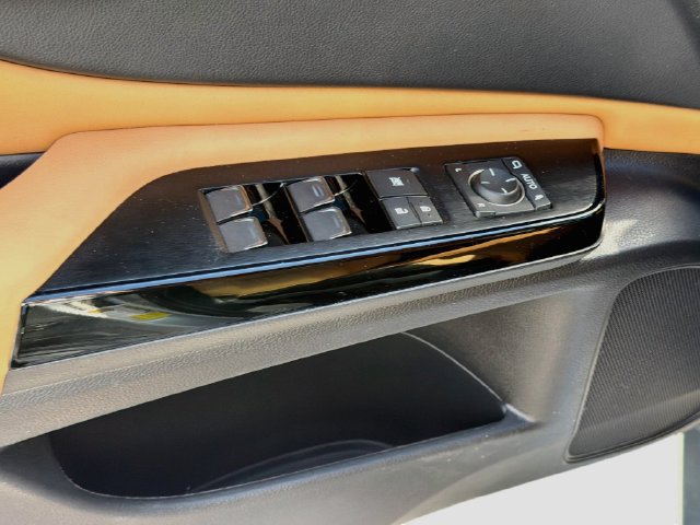 Used 2024 Lexus ES 350 Ultra Luxury w/ Accessory Package (Z2) FWD image 22