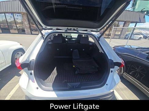 Used 2024 Toyota Venza LE AWD/4WD image 7