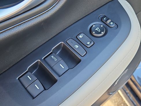 New 2026 Honda HR-V LX image 8