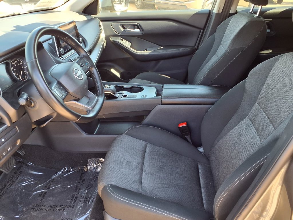 Certified 2025 Nissan Rogue SV FWD image 13