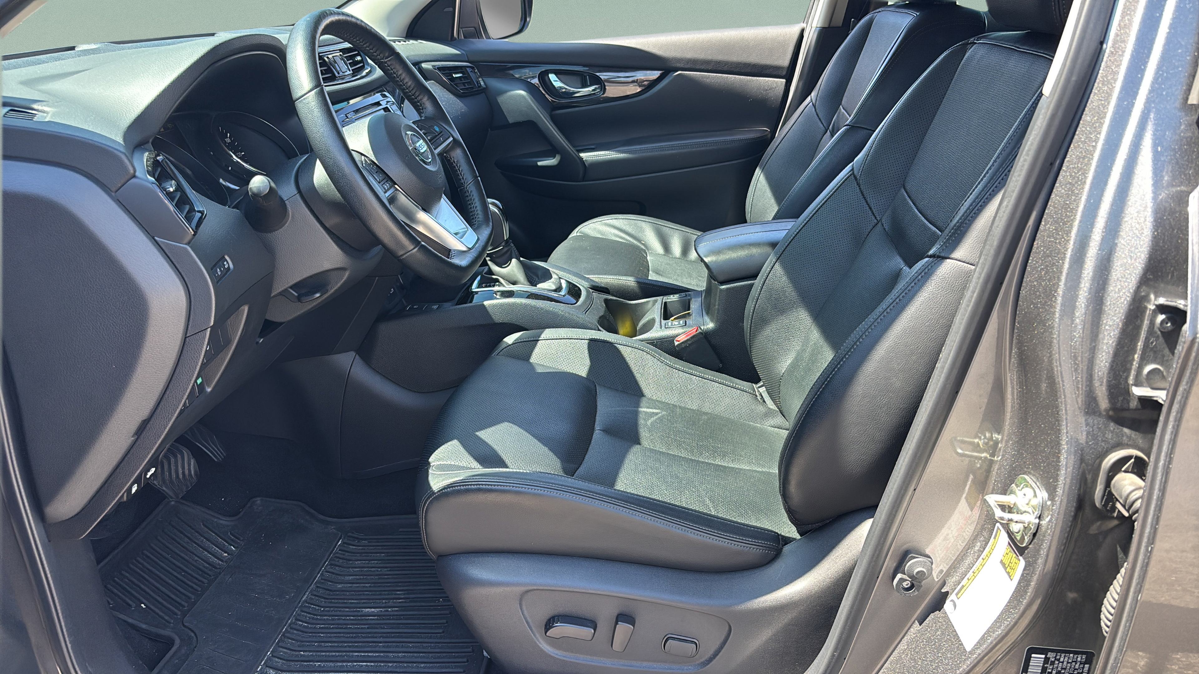 Used 2022 Nissan Rogue Sport SL AWD/4WD image 9