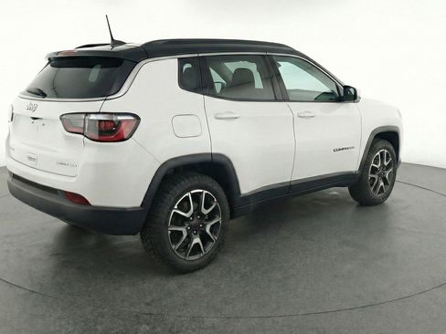 Used 2025 Jeep Compass Trailhawk AWD/4WD image 9