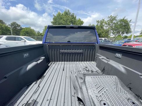 Used 2025 Toyota Tacoma SR5 AWD/4WD image 9