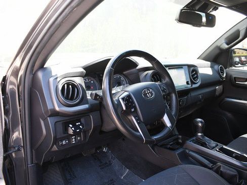 Used 2018 Toyota Tacoma TRD Sport w/ Technology Package AWD/4WD image 14