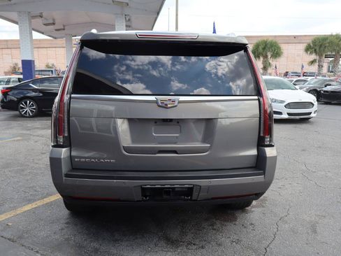 Used 2017 Cadillac Escalade Luxury RWD image 4