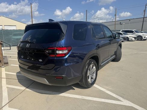 Used 2025 Honda Pilot EX-L image 4