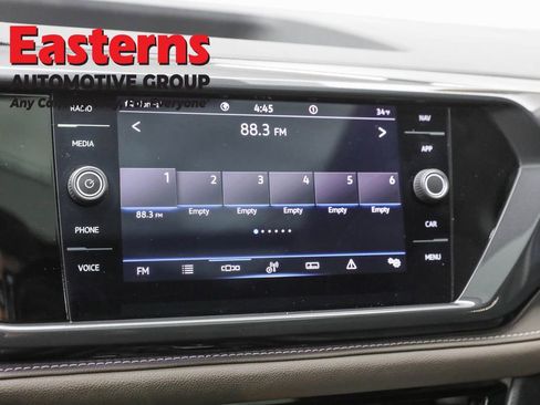 Used 2022 Volkswagen Taos SEL image 18