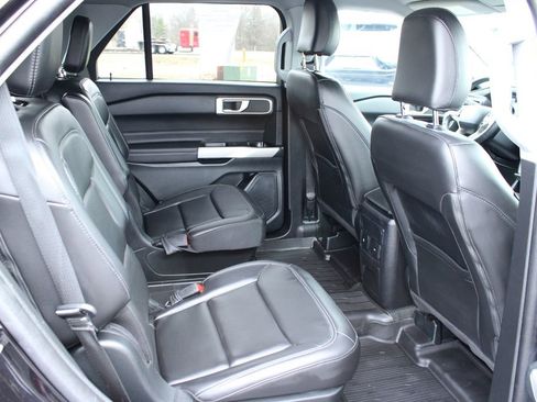 Used 2024 Ford Explorer XLT w/ Equipment Group 202A image 17