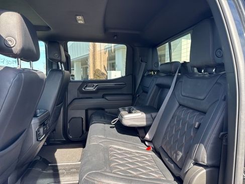 Used 2024 GMC Sierra 1500 AT4 w/ Technology Package image 10