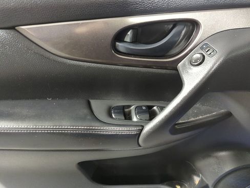 Used 2018 Nissan Rogue Sport S image 9