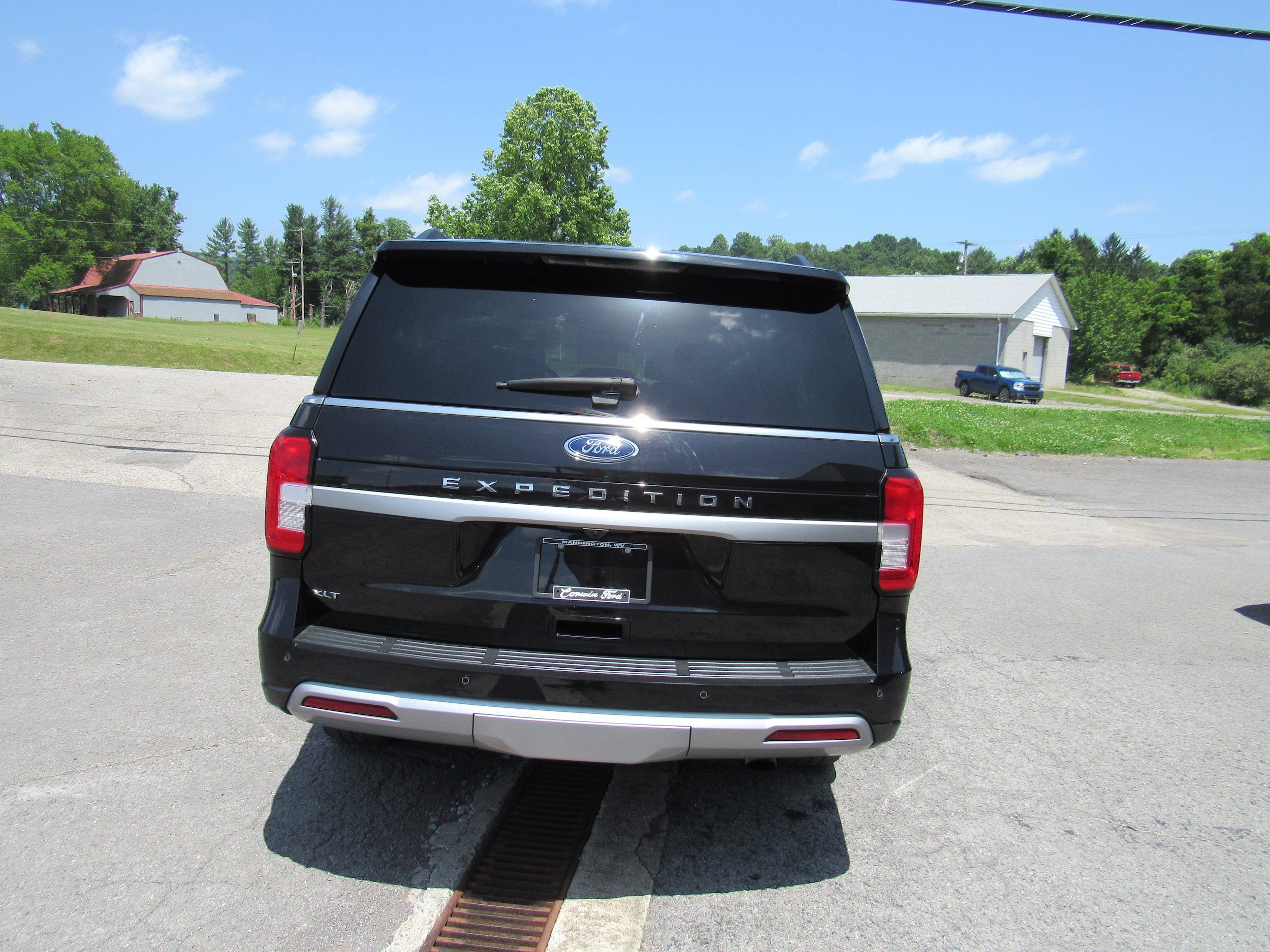 Used 2024 Ford Expedition XLT AWD/4WD image 7