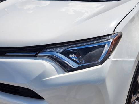 Used 2017 Toyota RAV4 LE FWD image 6