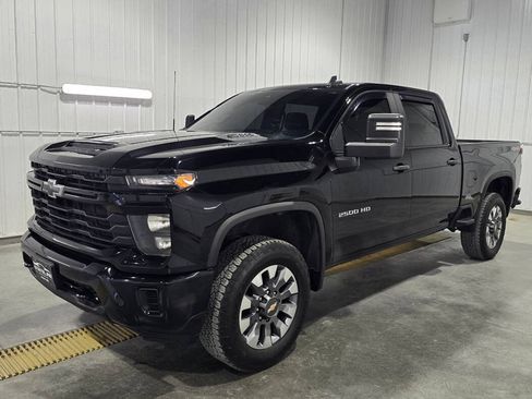 Used 2024 Chevrolet Silverado 2500 Custom w/ Custom Convenience Package AWD/4WD image 2
