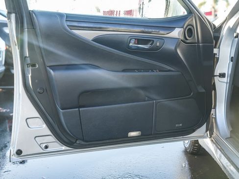 Used 2013 Lexus LS 460 image 19