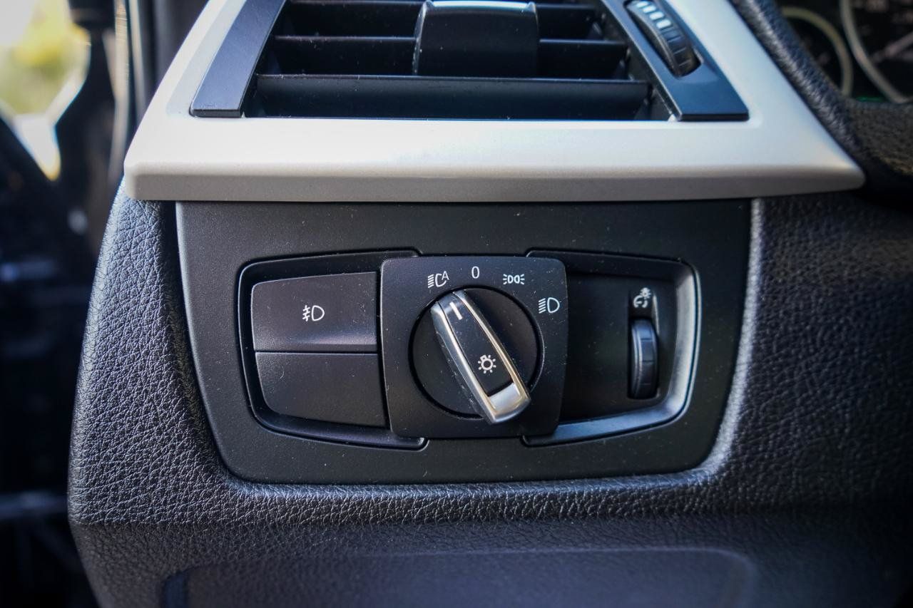 Used 2015 BMW 320i Sedan RWD image 14