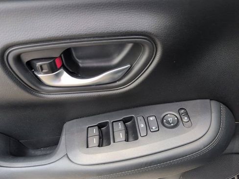 Used 2025 Honda HR-V LX image 13