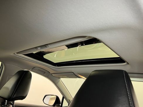 Used 2021 Toyota RAV4 XLE Premium image 20