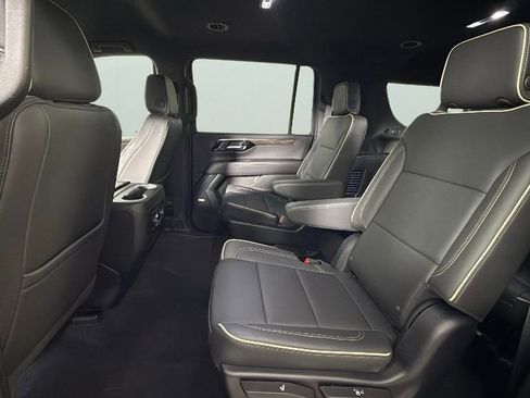 Certified 2025 Chevrolet Suburban Premier image 27