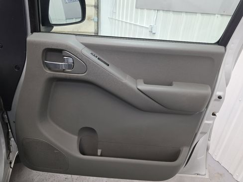 Used 2014 Nissan Frontier SV image 38
