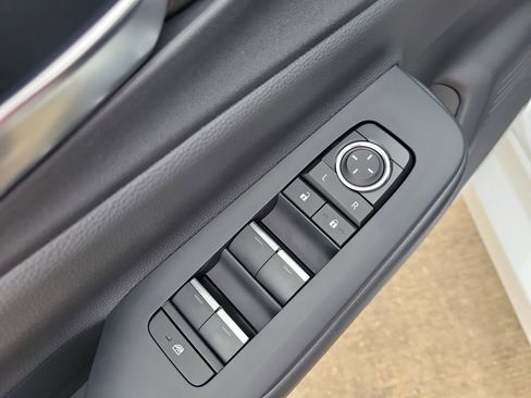 New 2026 Toyota Prius Plug-In Hybrid FWD image 13
