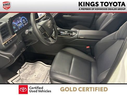 Certified 2025 Toyota Crown Signia image 17