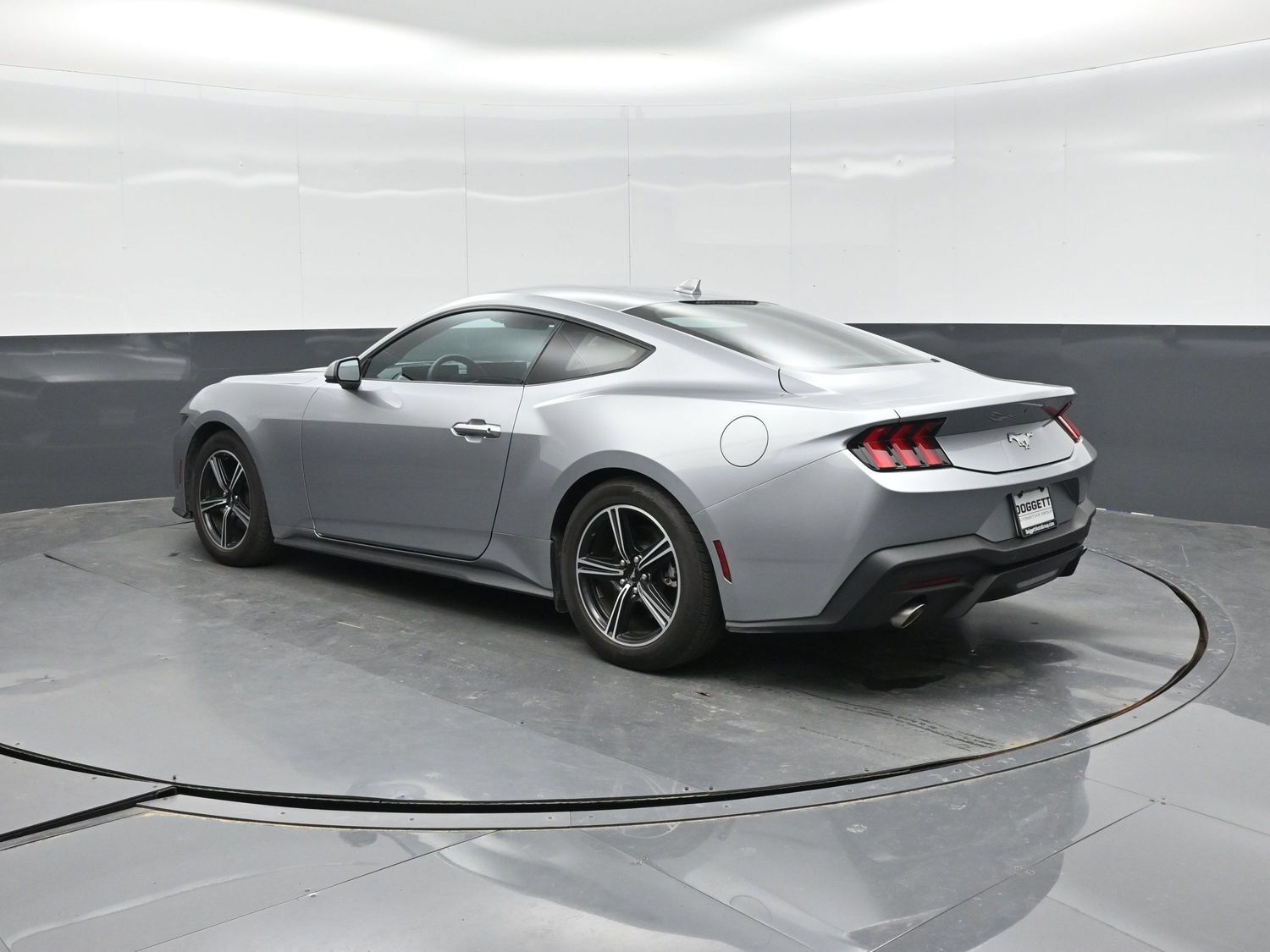 Used 2025 Ford Mustang Coupe RWD image 2