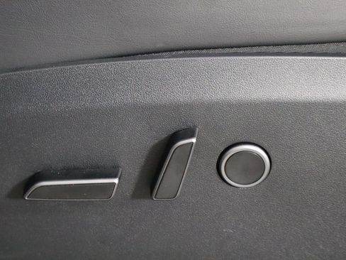Used 2023 Tesla Model Y Long Range AWD/4WD image 19