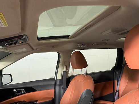 Used 2024 Kia Carnival SX Prestige FWD image 34